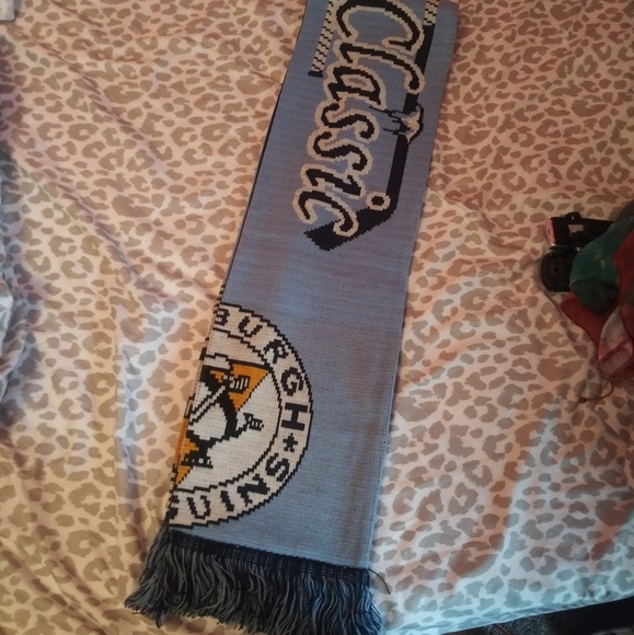 ❄ PENS HAT N SCARF ❄ - Picture 3 of 5